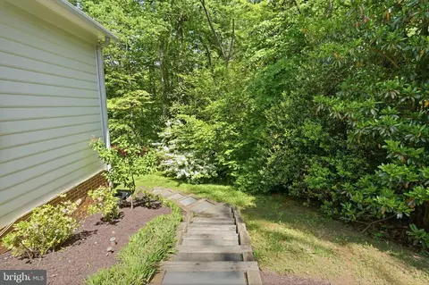 Exterior - 969 Spencer Rd, Mclean, VA 22102 photo 8 of 9