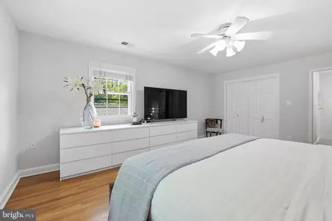 Bedroom - 969 Spencer Rd, Mclean, VA 22102 photo 4 of 7