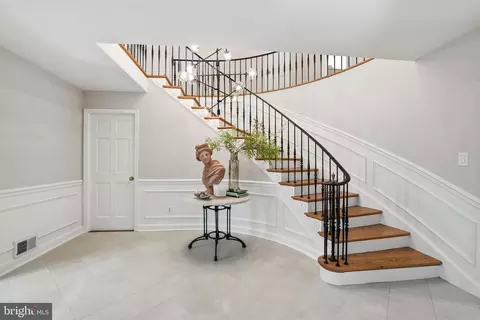 Entry Way - 969 Spencer Rd, Mclean, VA 22102 photo 3 of 6