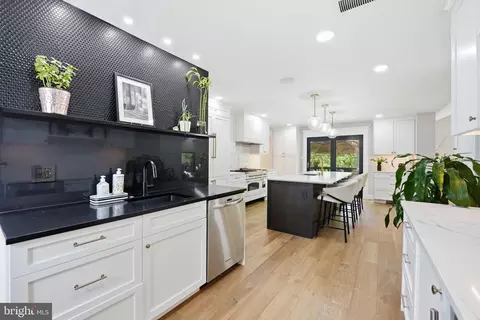 Kitchen - 969 Spencer Rd, Mclean, VA 22102 photo 5 of 6