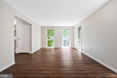 Living - 11814 Blue Spruce Rd, Reston, VA 20191 photo 6 of 10