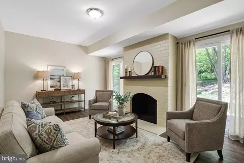 Living - 11814 Blue Spruce Rd, Reston, VA 20191 photo 2 of 10