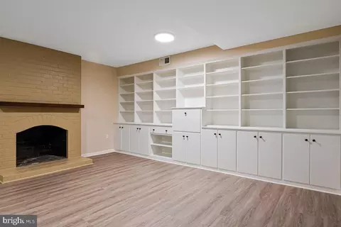 Living - 11814 Blue Spruce Rd, Reston, VA 20191 photo 8 of 10