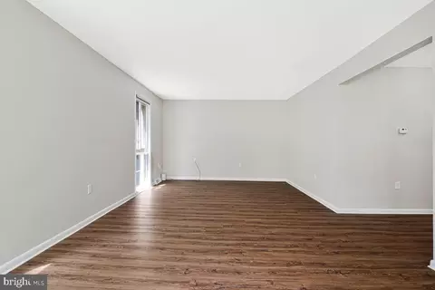 Living - 11814 Blue Spruce Rd, Reston, VA 20191 photo 5 of 10