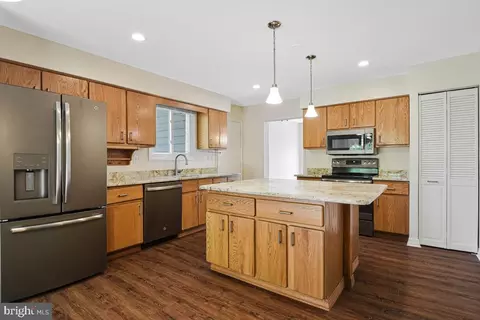 Kitchen - 11814 Blue Spruce Rd, Reston, VA 20191 photo 4 of 5