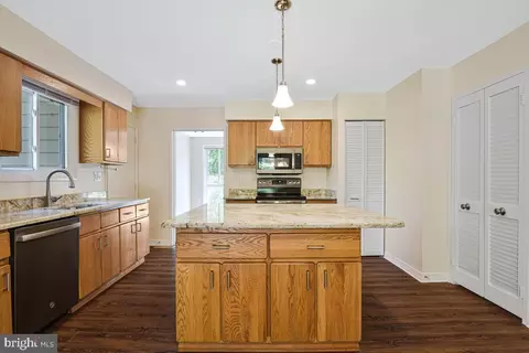 Kitchen - 11814 Blue Spruce Rd, Reston, VA 20191 photo 5 of 5