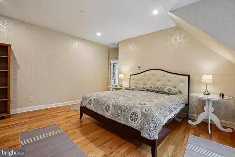 Bedroom - 6809 Sorrel St, Mclean, VA 22101 photo 6 of 10