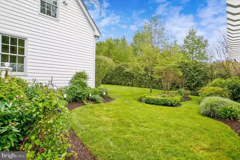 Exterior - 6809 Sorrel St, Mclean, VA 22101 photo 11 of 17