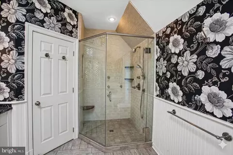 Bath - 6809 Sorrel St, Mclean, VA 22101 photo 8 of 14