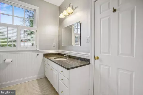 Bath - 6809 Sorrel St, Mclean, VA 22101 photo 9 of 14