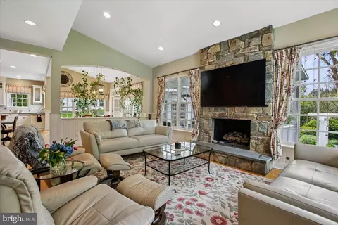 Living - 6809 Sorrel St, Mclean, VA 22101 photo 2 of 3