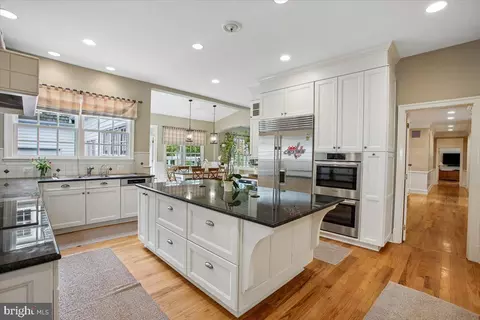 Kitchen - 6809 Sorrel St, Mclean, VA 22101 photo 6 of 9