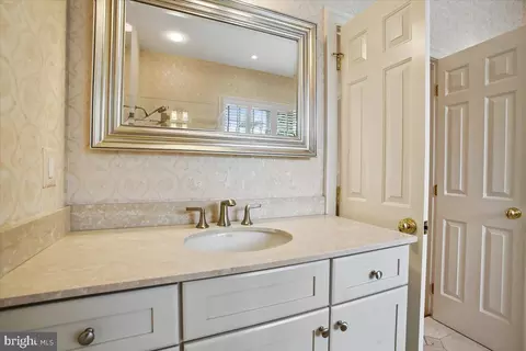 Bath - 6809 Sorrel St, Mclean, VA 22101 photo 4 of 14