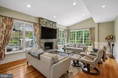 Living - 6809 Sorrel St, Mclean, VA 22101 photo 3 of 3