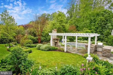 Exterior - 6809 Sorrel St, Mclean, VA 22101 photo 4 of 17