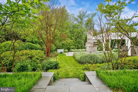 Exterior - 6809 Sorrel St, Mclean, VA 22101 photo 9 of 17