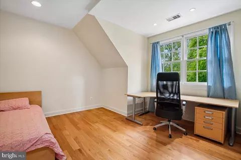 Bedroom - 6809 Sorrel St, Mclean, VA 22101 photo 7 of 10