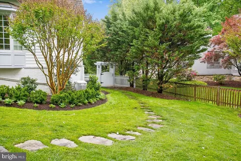 Exterior - 6809 Sorrel St, Mclean, VA 22101 photo 13 of 17