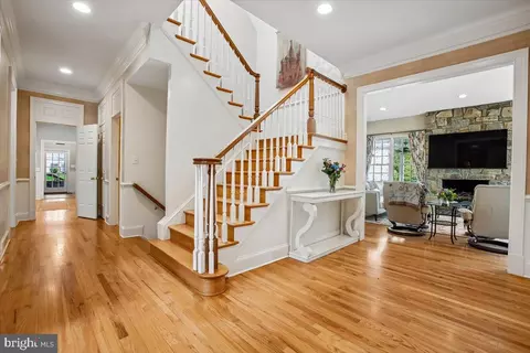 Entry Way - 6809 Sorrel St, Mclean, VA 22101 photo 4 of 10