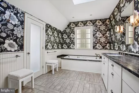 Bath - 6809 Sorrel St, Mclean, VA 22101 photo 7 of 14