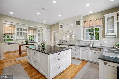 Kitchen - 6809 Sorrel St, Mclean, VA 22101 photo 4 of 9