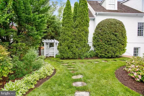 Exterior - 6809 Sorrel St, Mclean, VA 22101 photo 12 of 17