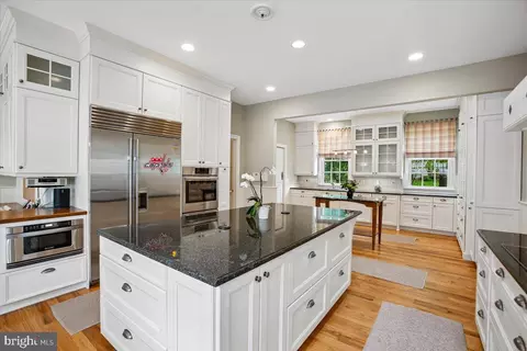 Kitchen - 6809 Sorrel St, Mclean, VA 22101 photo 5 of 9
