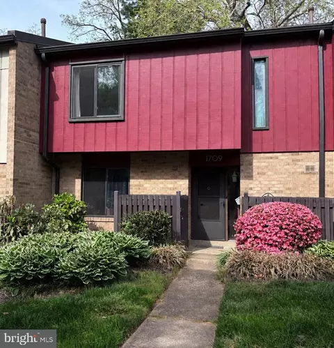1709 Ivy Oak Sq #18, Reston, VA 20190