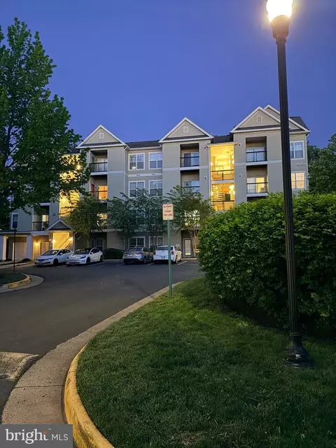5115 E Travis Edward Way #E, Centreville, VA 20120