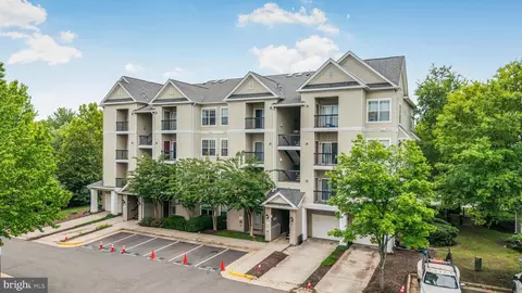 5115 E Travis Edward Way #E, Centreville, VA 20120