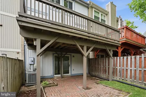 Exterior - 6045 Hollow Knoll Ct, Springfield, VA 22152 photo 3 of 7
