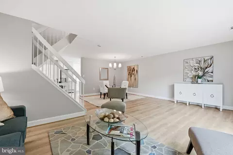Living - 6045 Hollow Knoll Ct, Springfield, VA 22152 photo 3 of 5