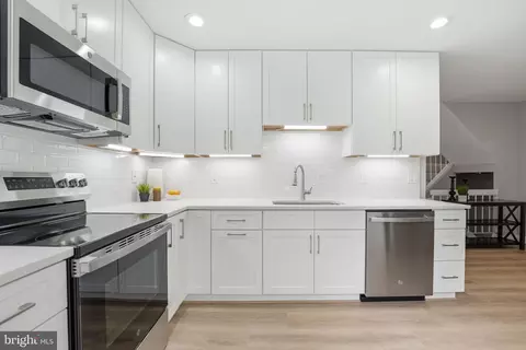 Kitchen - 6045 Hollow Knoll Ct, Springfield, VA 22152 photo 1 of 4