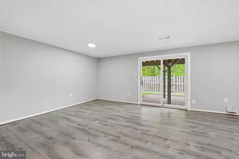 Living - 6045 Hollow Knoll Ct, Springfield, VA 22152 photo 4 of 5