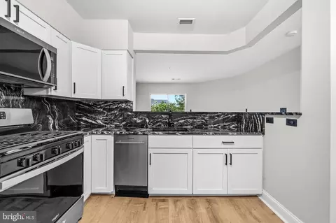 12915 Alton Sq #216, Herndon, VA 20170