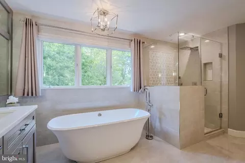 Bath - 11096 Whitstone Pl, Reston, VA 20194 photo 4 of 8
