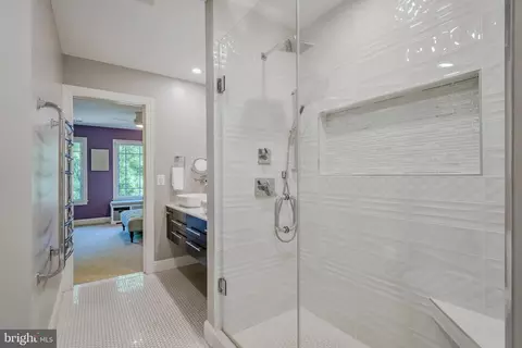 Bath - 11096 Whitstone Pl, Reston, VA 20194 photo 7 of 8