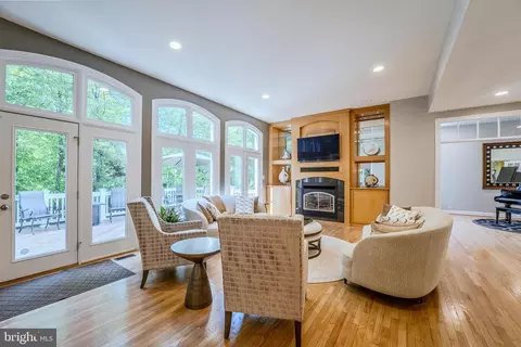 Living - 11096 Whitstone Pl, Reston, VA 20194 photo 2 of 7