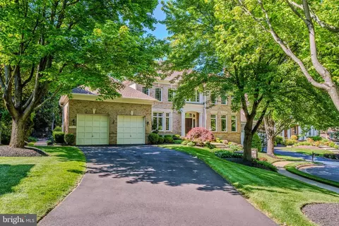 Exterior - 11096 Whitstone Pl, Reston, VA 20194 photo 6 of 8