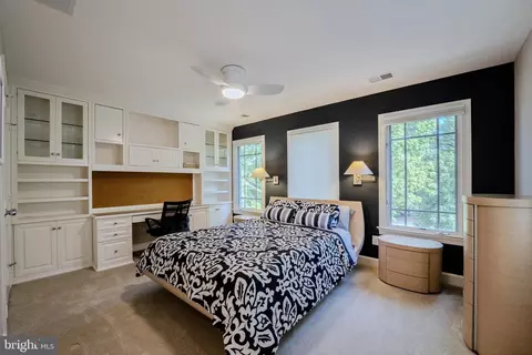 Bedroom - 11096 Whitstone Pl, Reston, VA 20194 photo 4 of 11