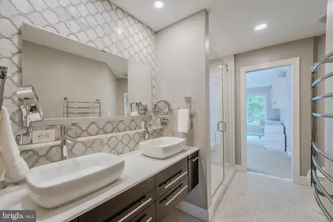 Bath - 11096 Whitstone Pl, Reston, VA 20194 photo 6 of 8