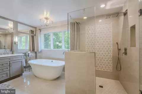 Bath - 11096 Whitstone Pl, Reston, VA 20194 photo 3 of 8