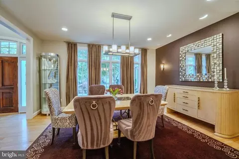 Dining - 11096 Whitstone Pl, Reston, VA 20194 photo 4 of 6
