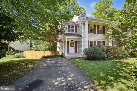 10051 Downeys Wood Ct, Burke, VA 22015