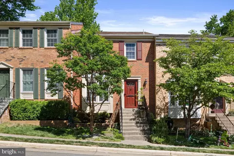 7422 Timberock Rd, Falls Church, VA 22043
