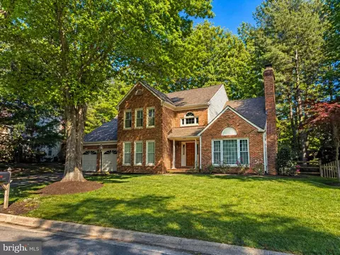 2989 Franklin Oaks Dr, Herndon, VA 20171