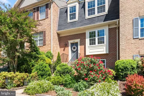 7027 Solomon Seal Ct, Springfield, VA 22152