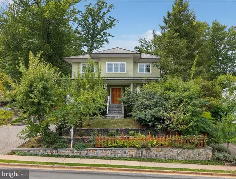 2136 Powhatan St, Falls Church, VA 22043