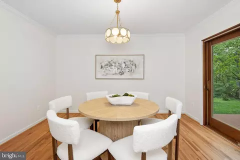 Dining - 2302 Short Ridge Rd, Reston, VA 20191 photo 2 of 3