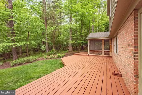 Exterior - 2302 Short Ridge Rd, Reston, VA 20191 photo 5 of 12